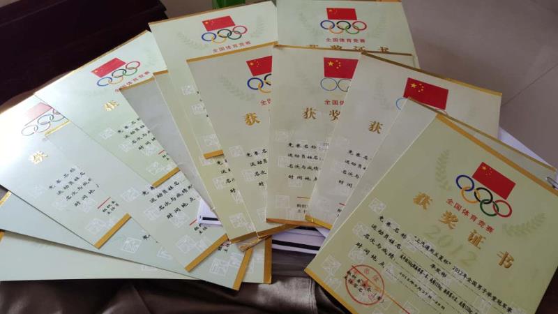 举重决赛_青少年举重冠军_少年举重冠军赛