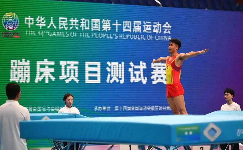 双胞胎游泳运动员_双胞胎运动员_艺术游泳冠军双胞胎
